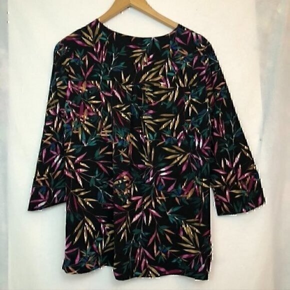 NEW NWT INVESTMENTS V-Neck Leaf Wrap Top Black Green Floral 3/4 Sleeve Surplice - Picture 8 of 8